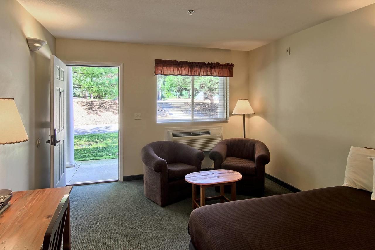 The Legend Cottage Inn Bellaire Экстерьер фото